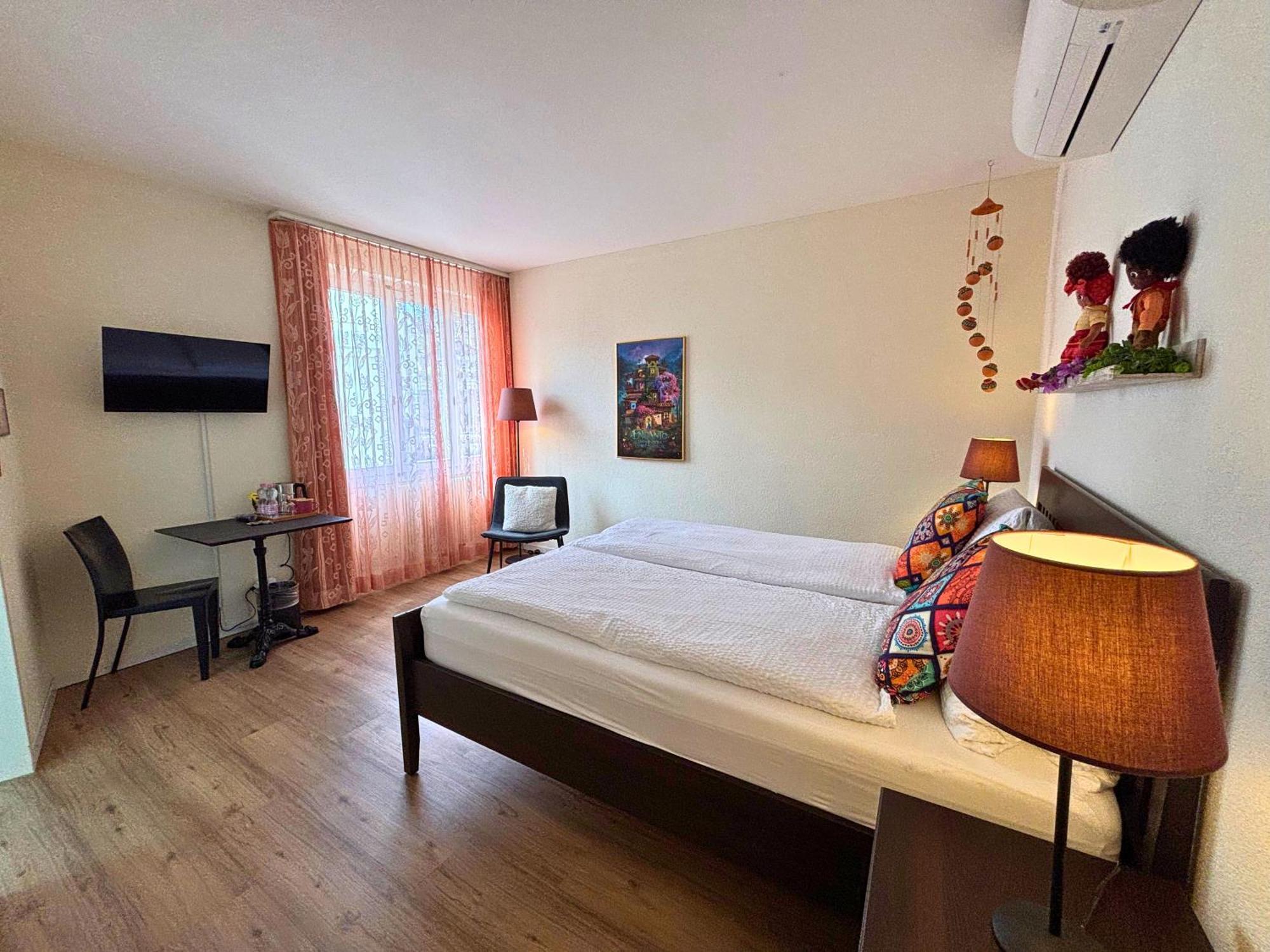 Hotel Movieworld Spiez Kültér fotó